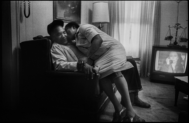 04_l-mccord_james_cully_kissing