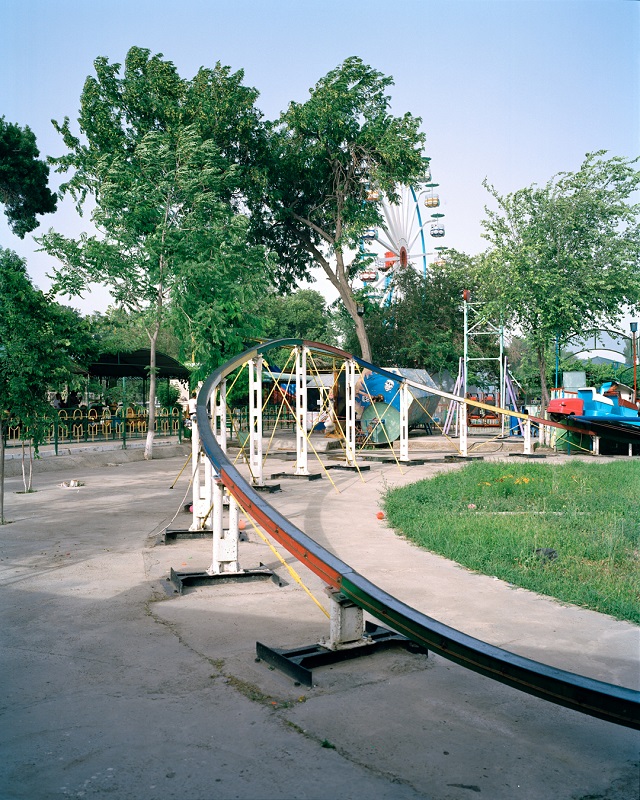 marco-barbieri-water-in-the-desert-empty-theme-park