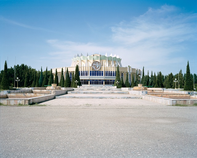 marco-barbieri-water-in-the-desert-government-building